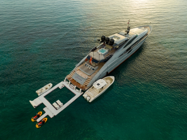 motor yacht aquanova top view