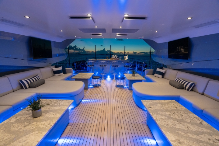 yacht aquanova lounge