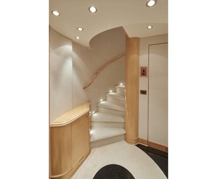 Yacht Favor Fwd Guest Foyer