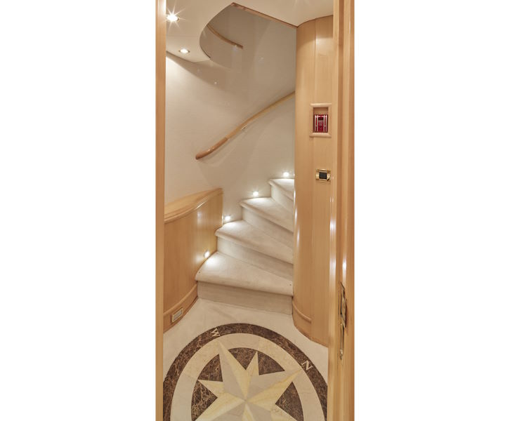Yacht Favor Guest Aft Foyer