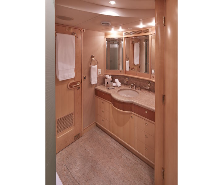 Yacht Favor Master Bathroom