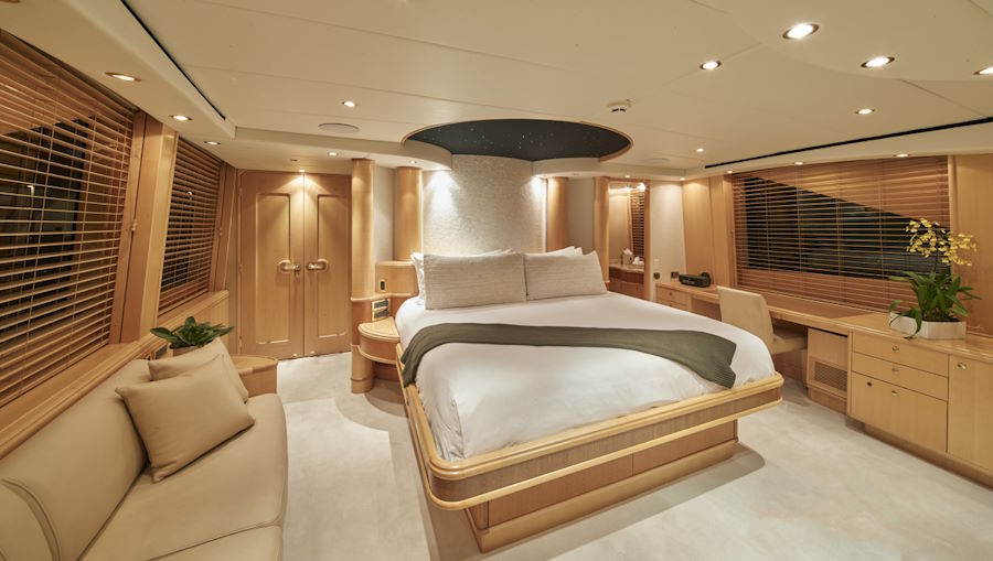 Yacht Favor Master Cabin