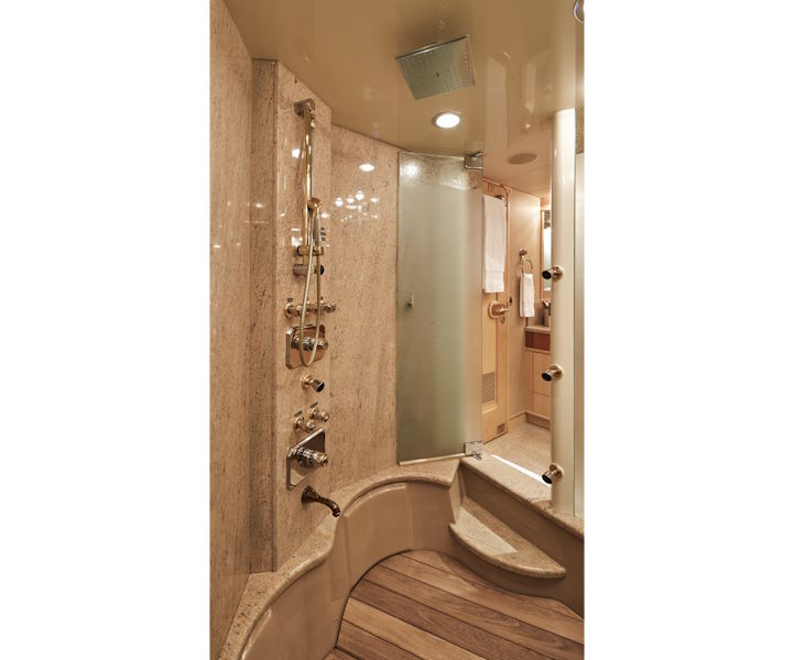 Yacht Favor Master Shower