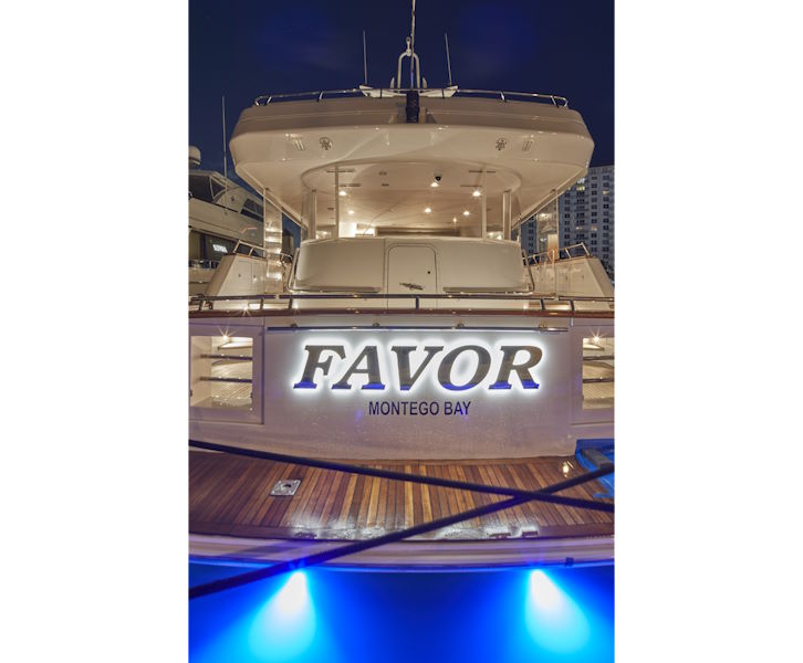 Yacht Favor Transom