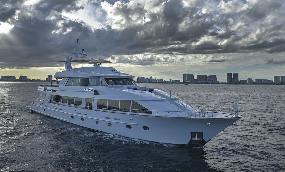 Yacht Favor Underway 2