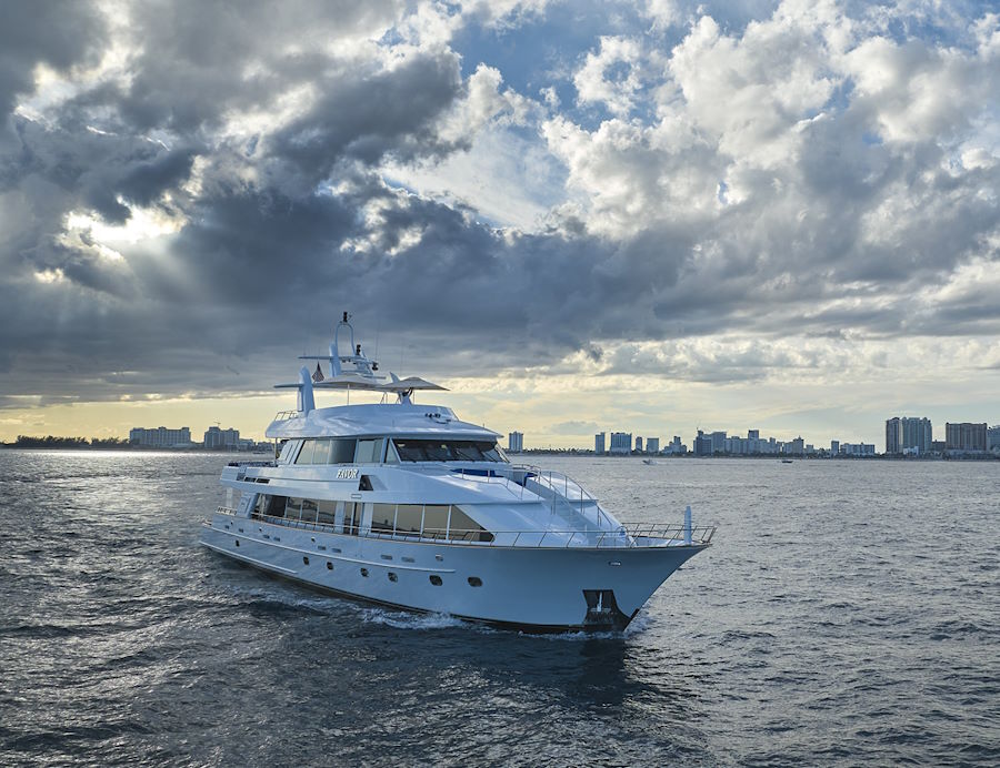 Yacht Favor Underway