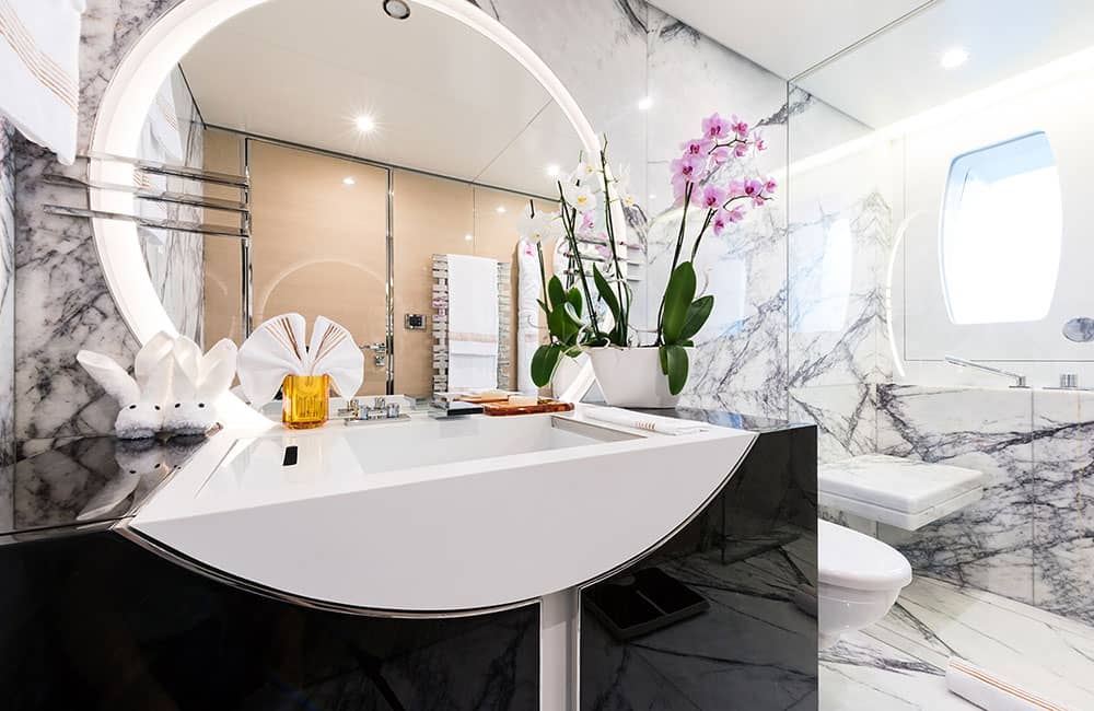 Guest bathroom on Irimari