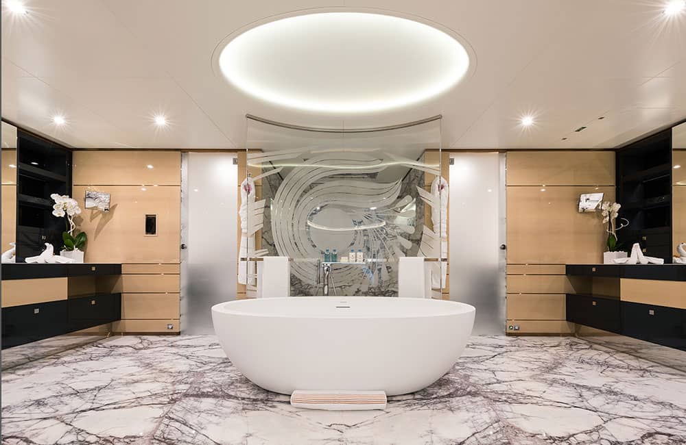 Yacht Irimari master bathroom