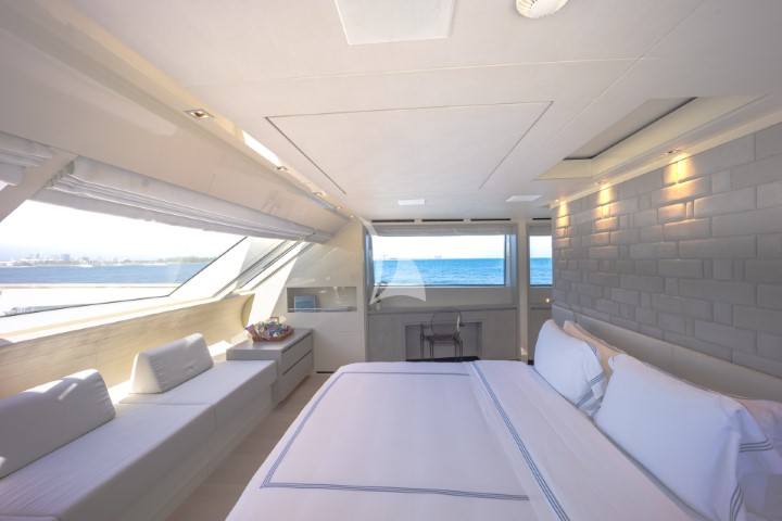 yacht phoenix bedroom1 side view