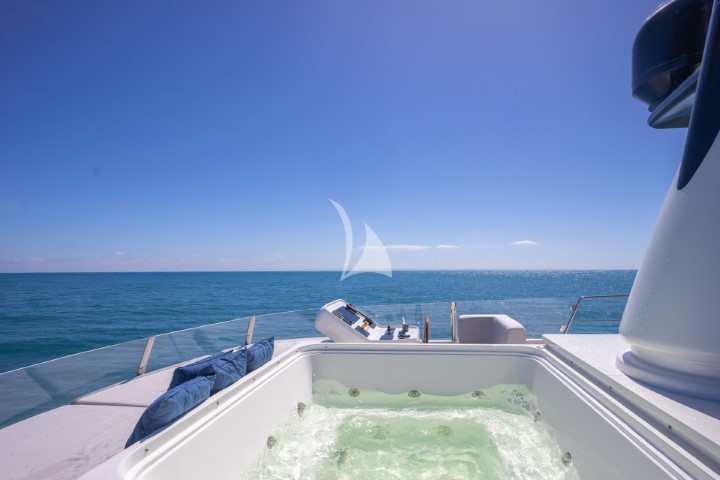 yacht phoenix jacuzzi on upper deck