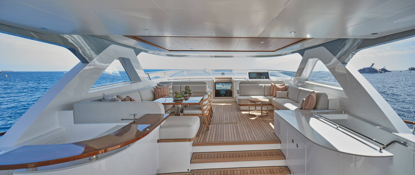 Yacht Solemates Sundeck 02